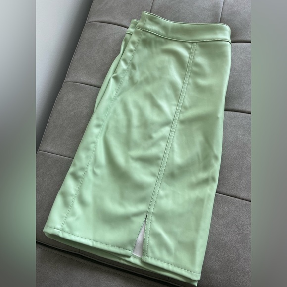Pale green faux leather skirt size XL NWOT - Picture 1 of 11